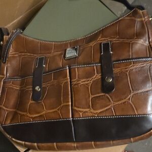 Elegant Crocodile Pattern Leather Messenger Bag